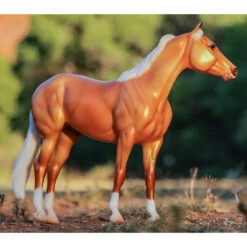 Breyer's Palomino: Traditional Ideal Series -Equestrian equipment Breyer Traditional Ideal Series Palomino 4